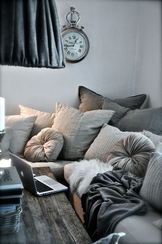 25 inspirational ideas for cozy pillow corners - 199
