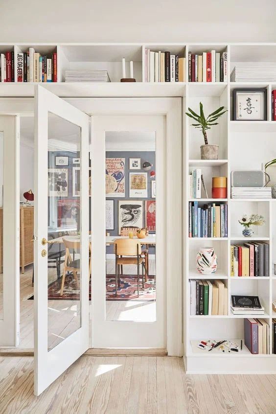 A door with open shelves and shelves above is a clever idea to utilize the unused space