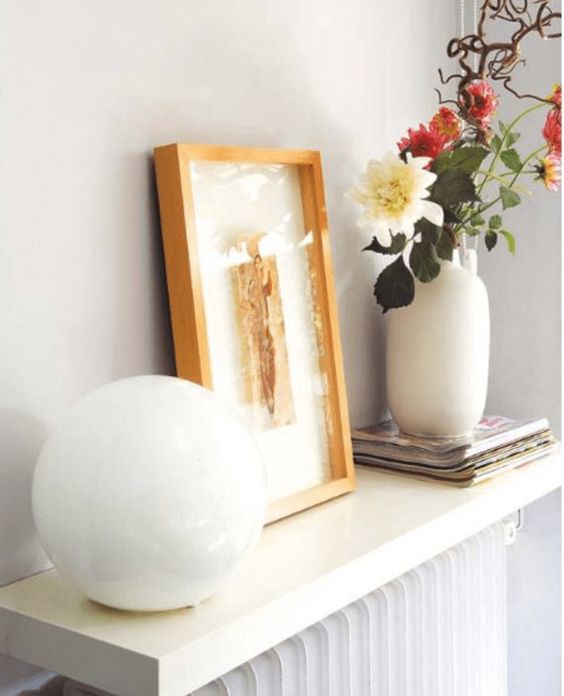 A large shelf above the radiator is ideal for storage and presentation, the combination looks very harmonious and natural