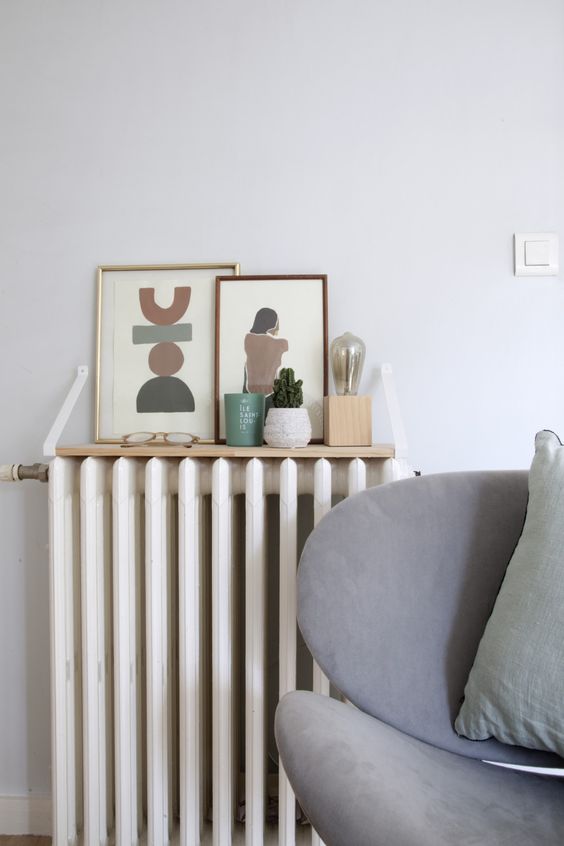 A small hanging shelf with decor and potted plants is a beautiful solution for a Scandinavian room