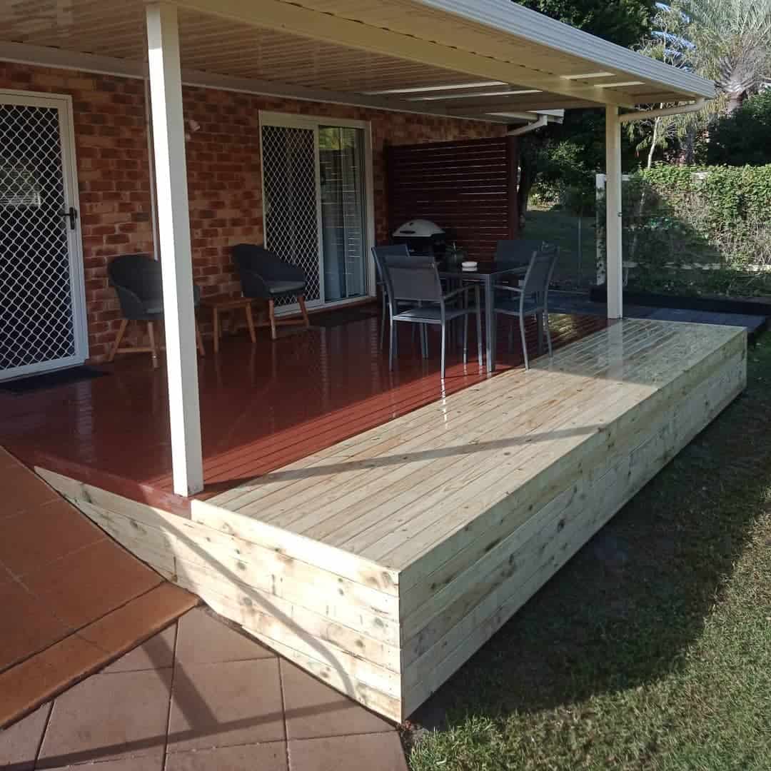 Two-tone stain deck