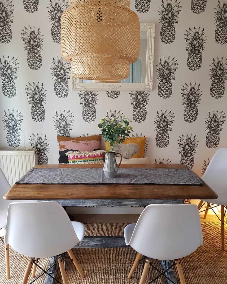 Pineapple wallpaper in the dining room