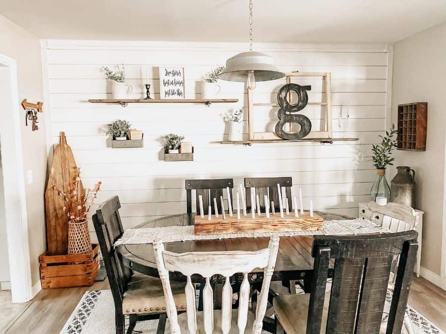 Rustic dining room with stepped wall 
