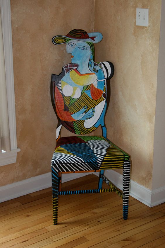A colorful chair inspired by Picasso paintings is a great idea for an art lover's room