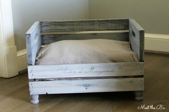 Cozy Pet Sleeping Box #diywoodcrateprojects #diywoodcrateideas #decorhomeideas