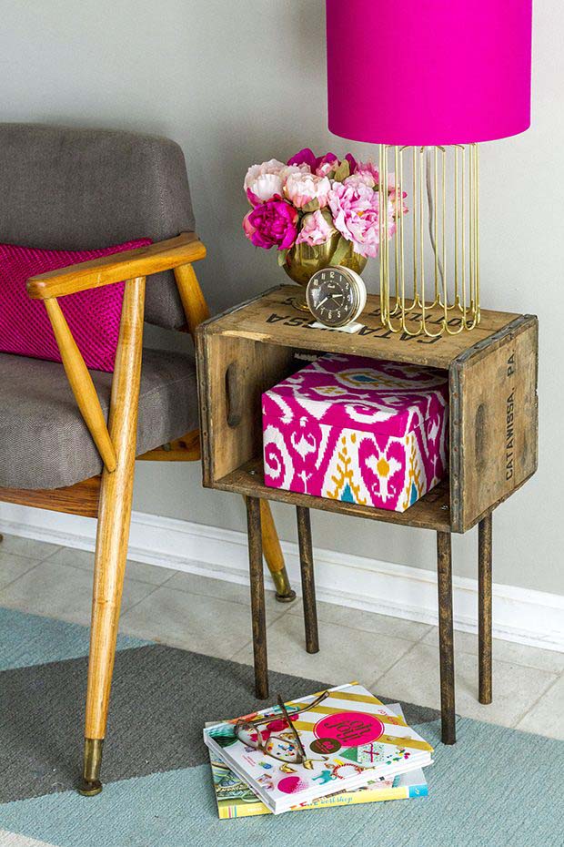 Inexpensive and stylish side table #diywoodcrateprojects #diywoodcrateideas #decorhomeideas