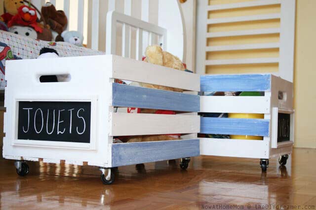 Movable toy container for kids #diywoodcrateprojects #diywoodcrateideas #decorhomeideas