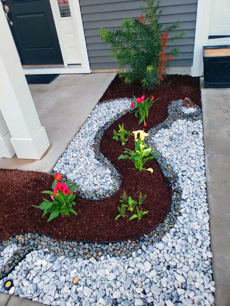 Garden bed made of mulch and pebbles