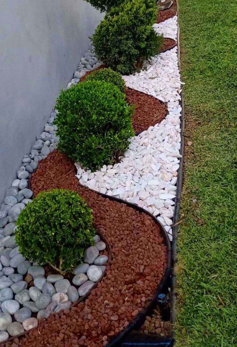Garden bed with pebbles, river stones and mulch