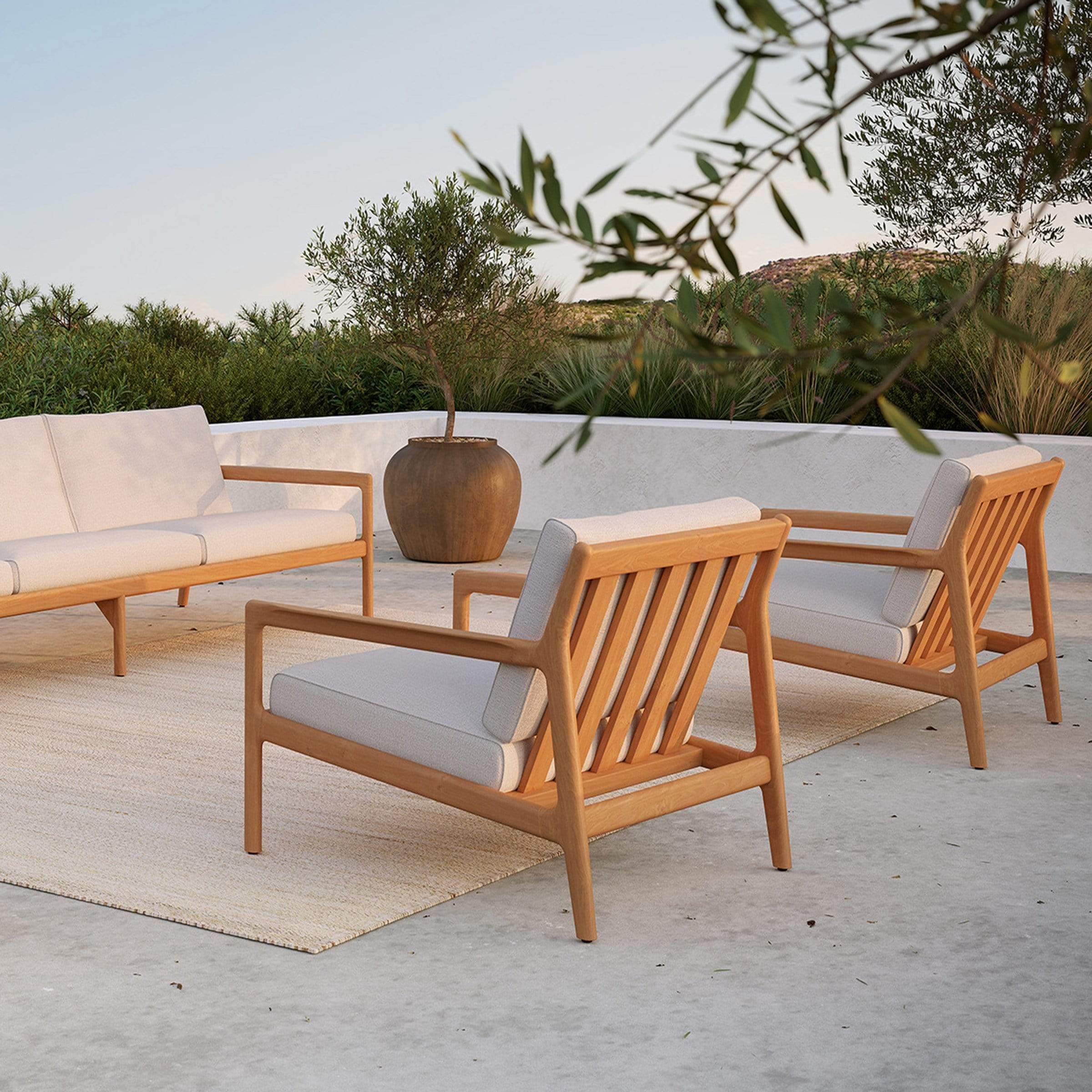 The Beauty and Durability of Teak Outdoor Furniture