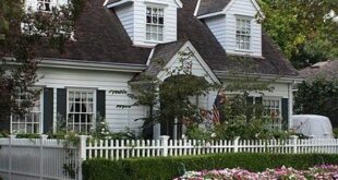 white picket fence front yard