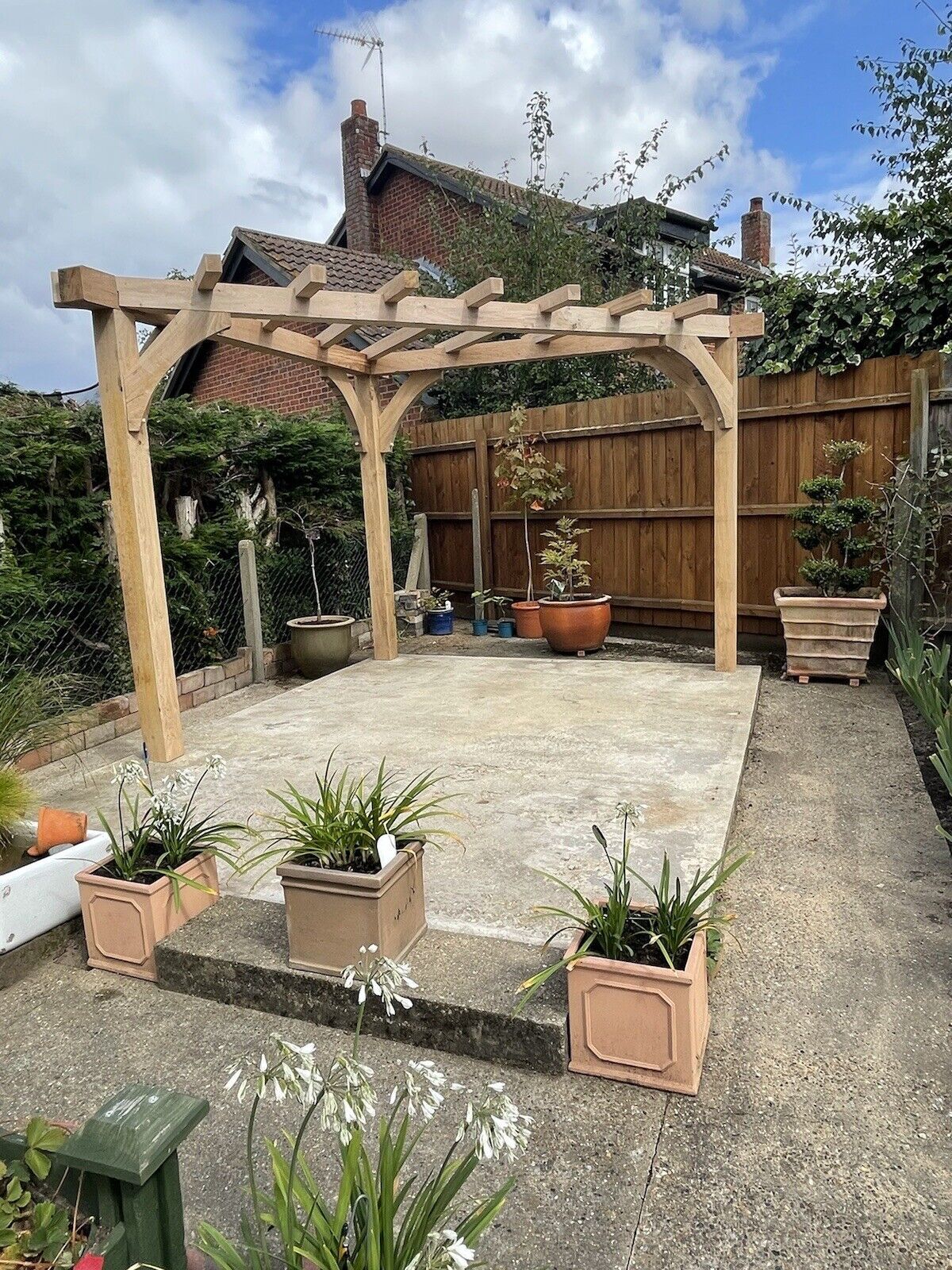 Enhance Your Outdoor Space with a Stunning Corner Pergola