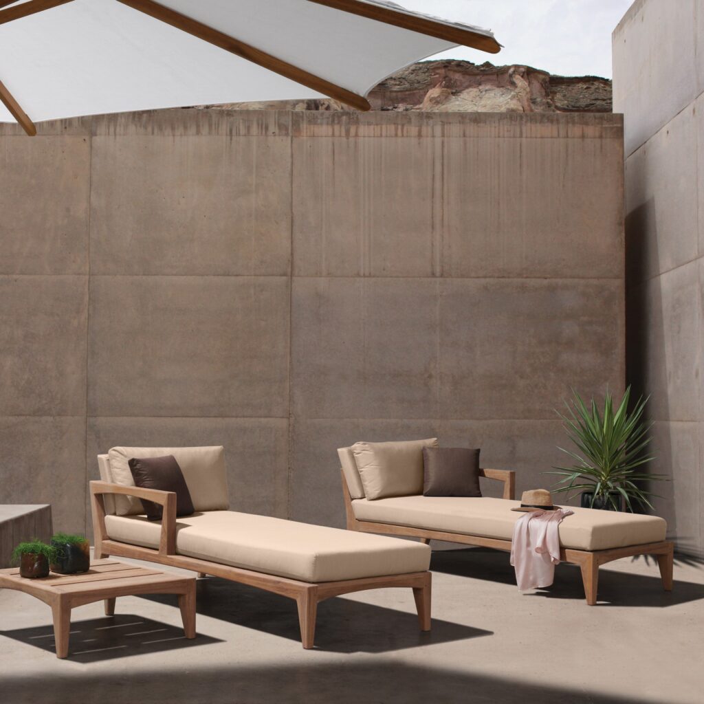 outdoor lounge furniture