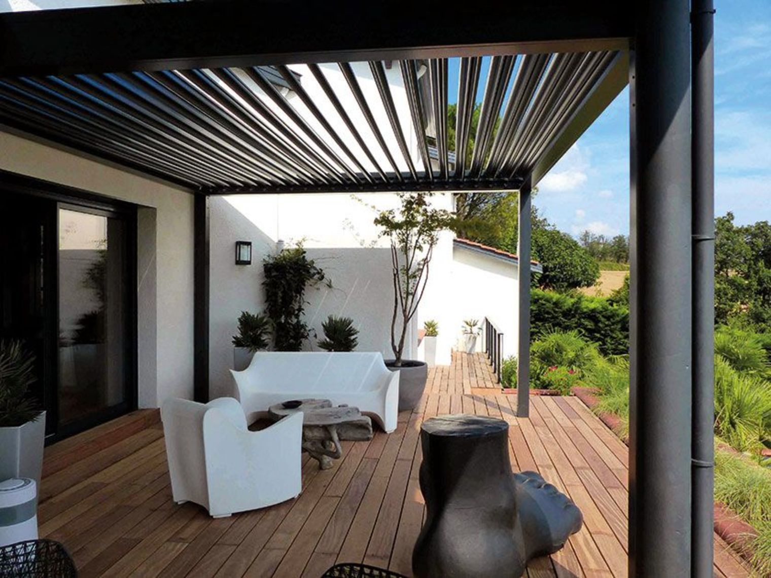 The Benefits of Aluminum Pergolas for Your Outdoor Space