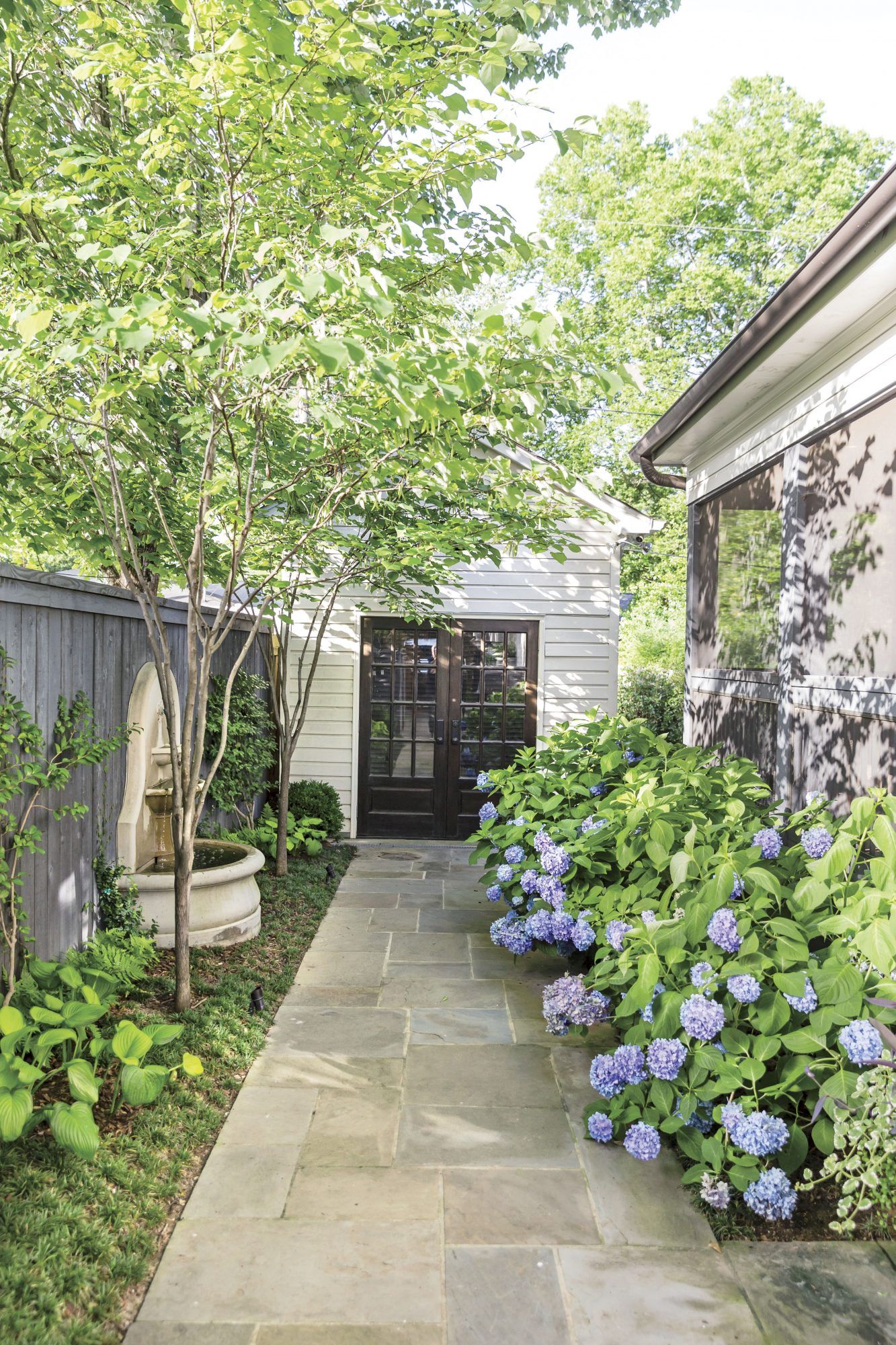 Enhancing Your Home’s Curb Appeal: Landscaping the Side of Your House