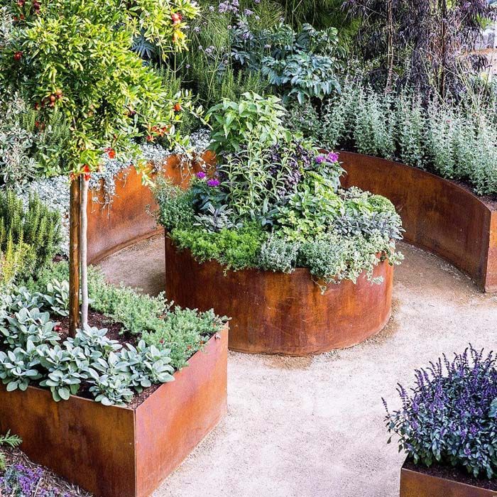 The Benefits of Metal Garden Edging for Your Outdoor Space