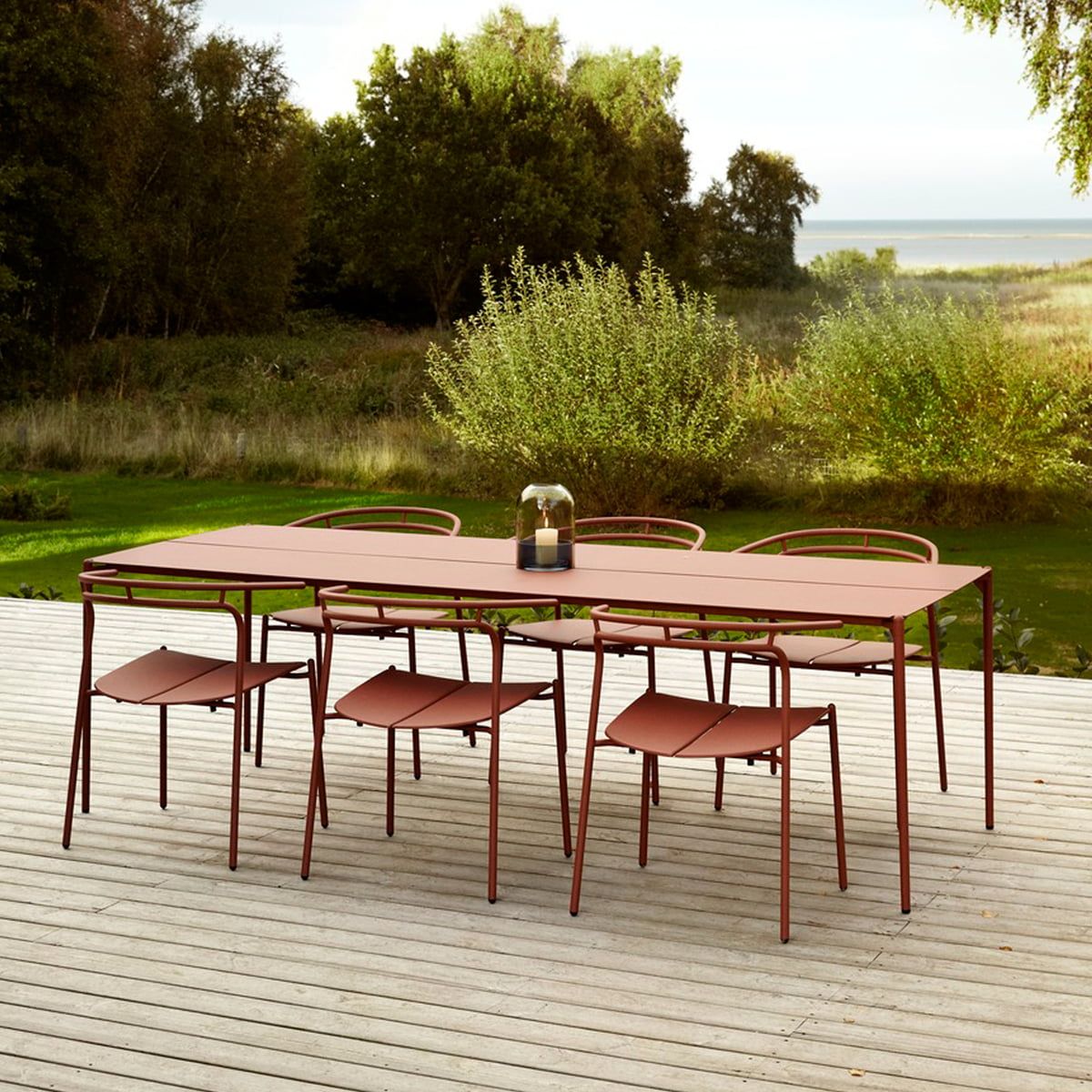 Enhance Your Outdoor Dining Experience with Stylish Furniture