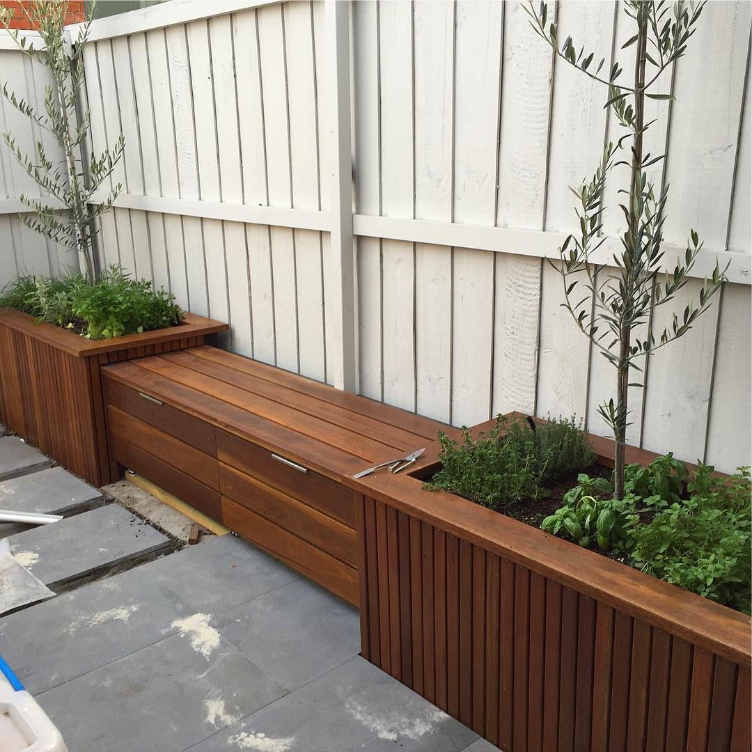 A Beautiful Garden Planter Seat for Your Outdoor Oasis