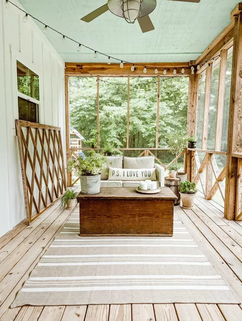 A Charming Retreat: The Allure of a Cozy Screened-In Porch