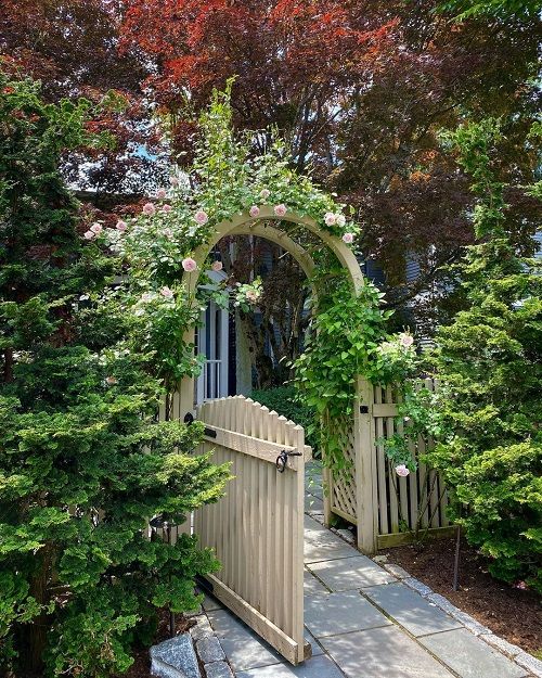 A Collection of Charming Garden Gate Designs for Compact Spaces