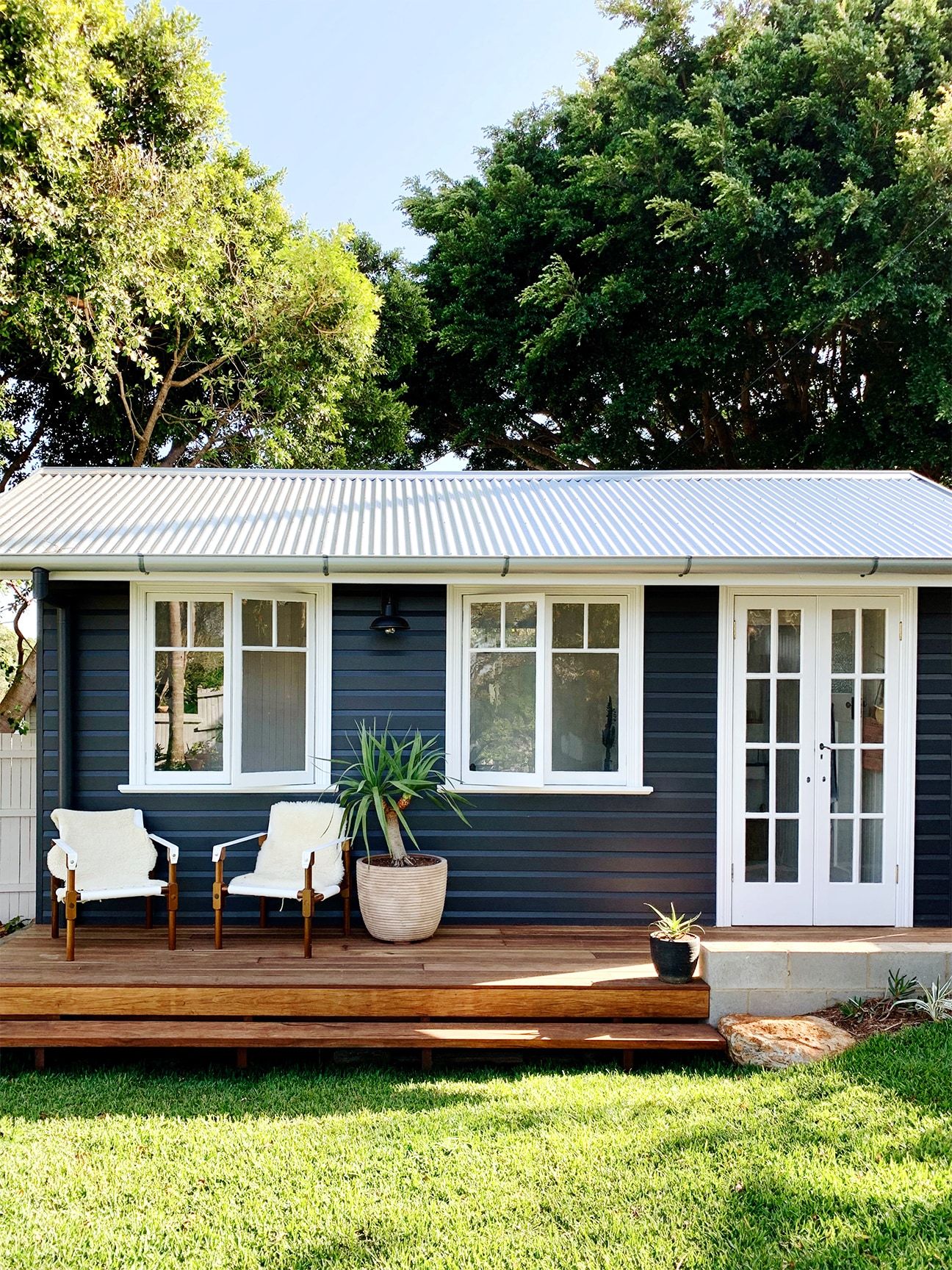A Guide to Compact Garden Houses: How to Make the Most of Limited Space