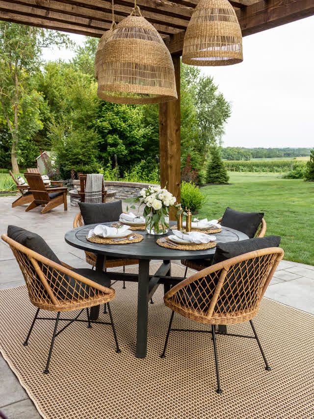 round patio table