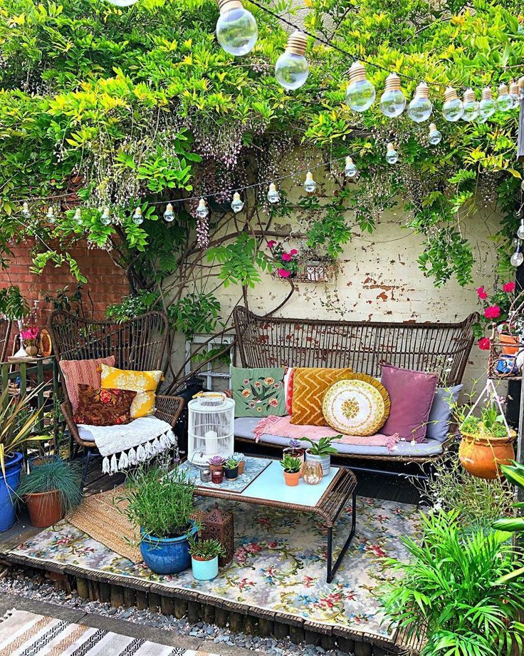 A charming retreat: the appeal of a cozy garden cottage