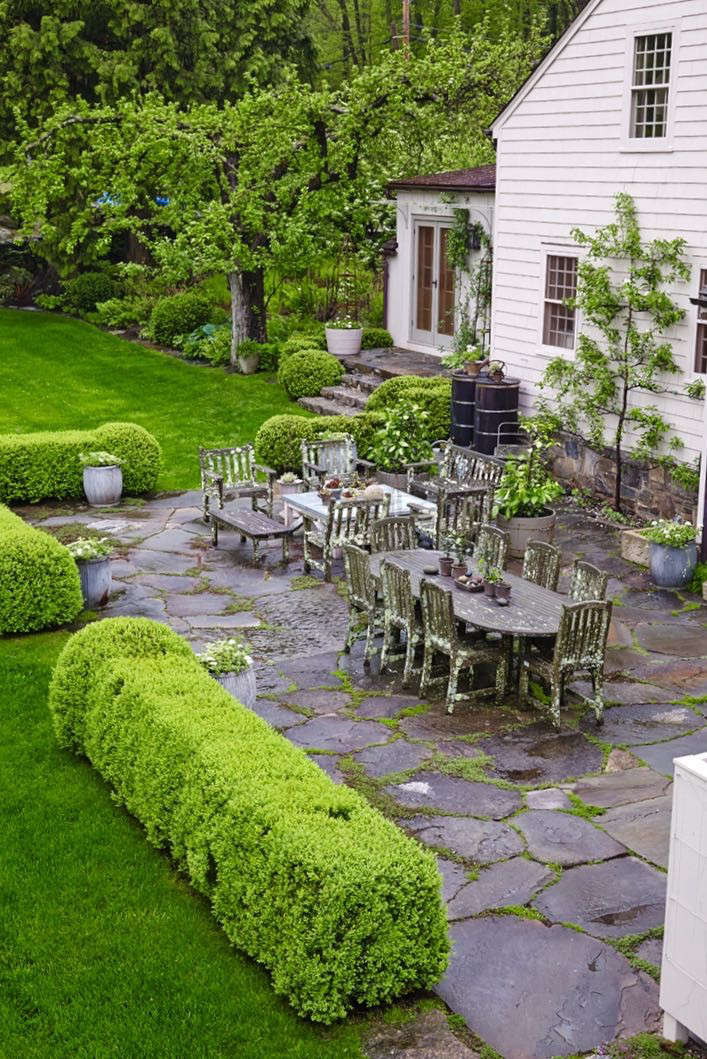 Aesthetic and Functional Garden Design Through the Use of Stones