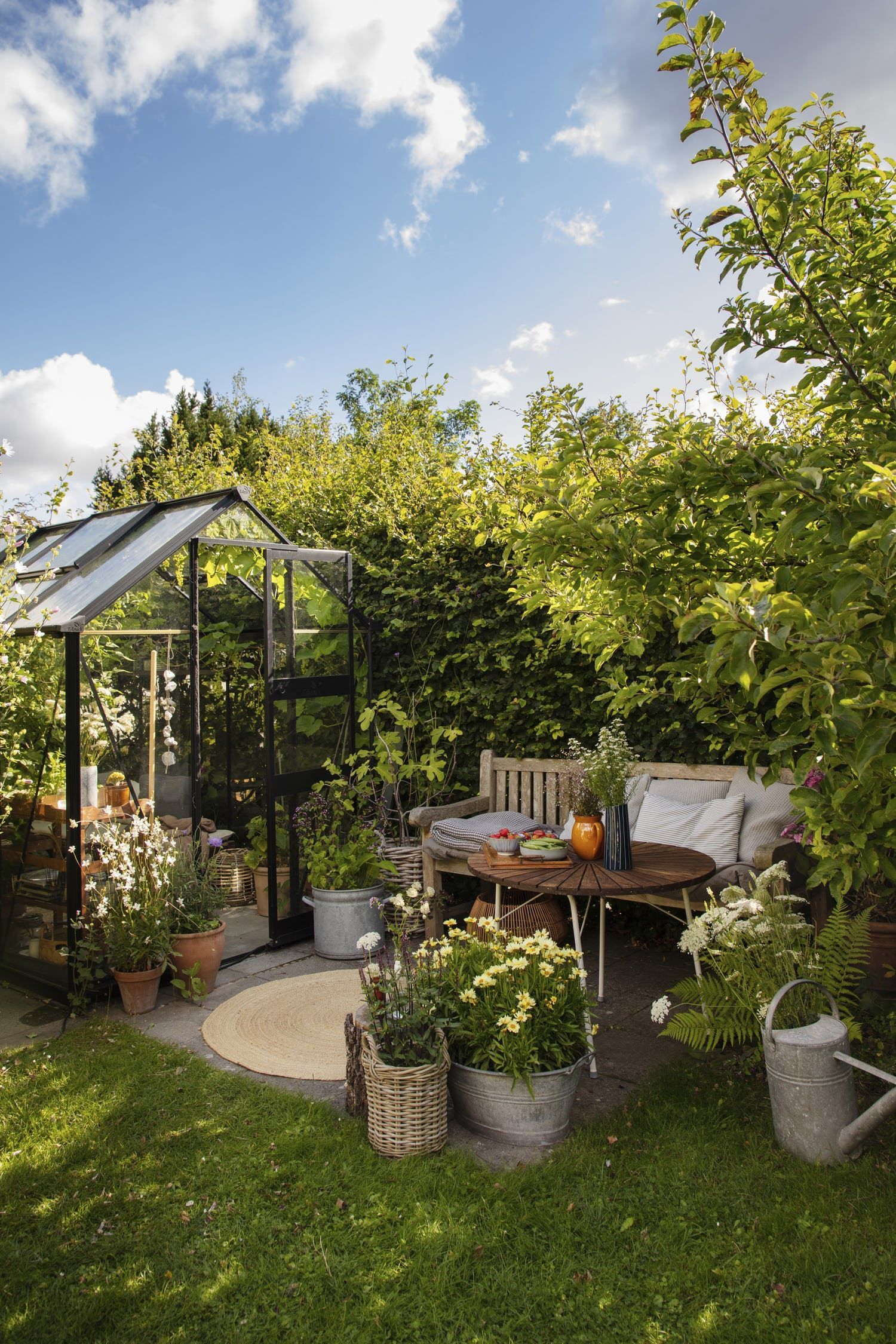 Beautiful English Garden Inspiration for a Tranquil Outdoor Oasis