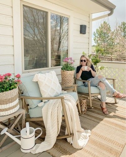 Beautiful Ways to Furnish Your Porch