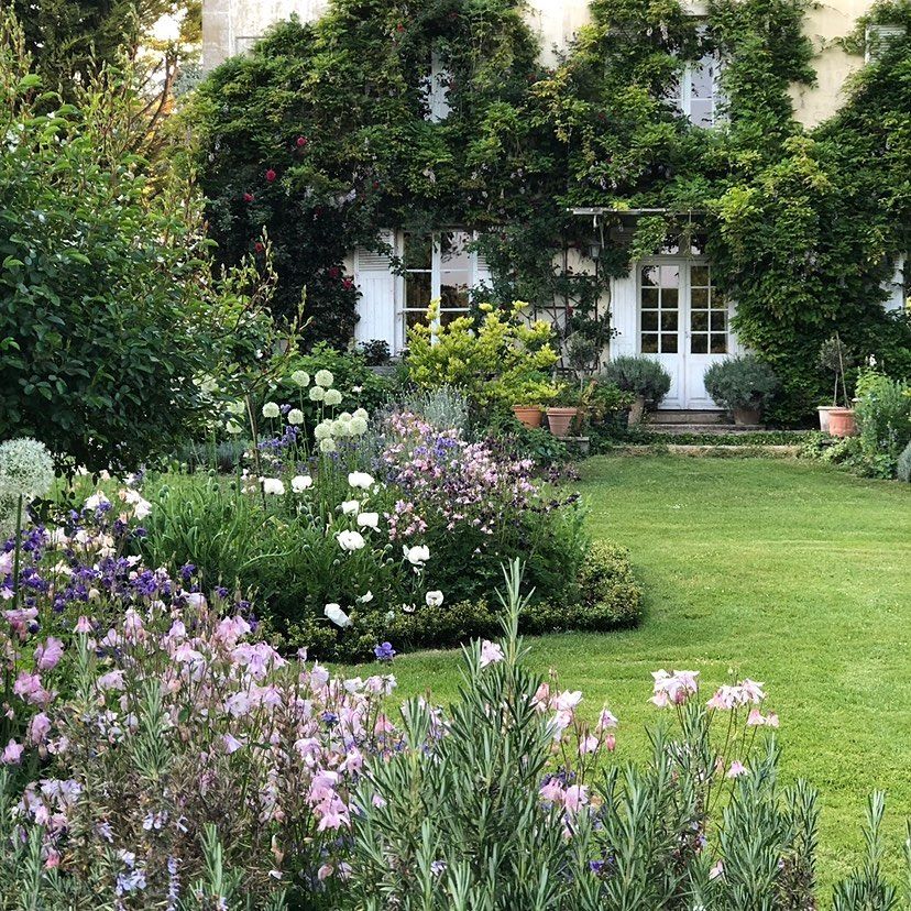 Bountiful Blooms: Exploring the Beauty of Country Gardens