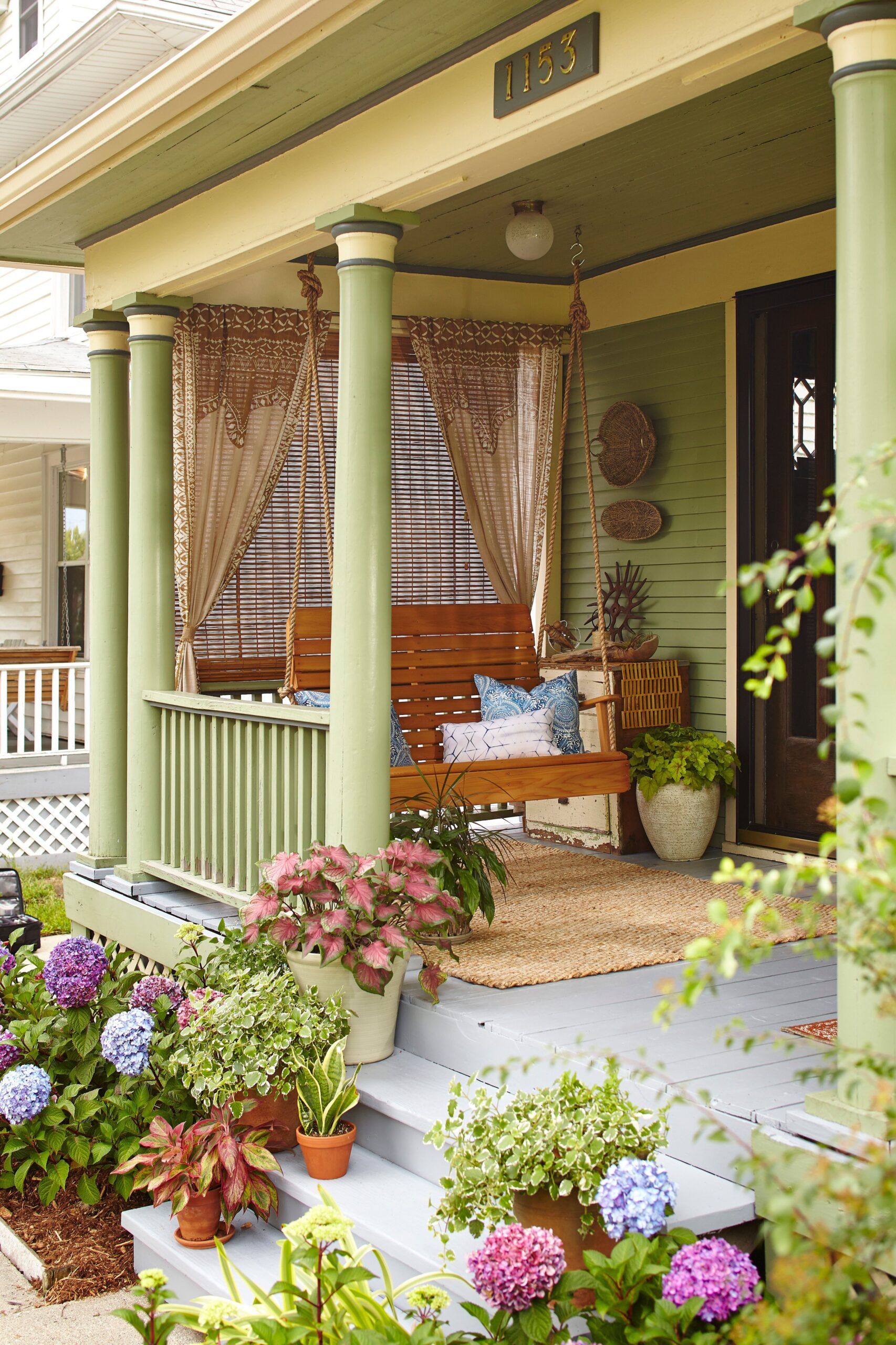Charming Front Porch Decor Ideas for a Cozy Welcome