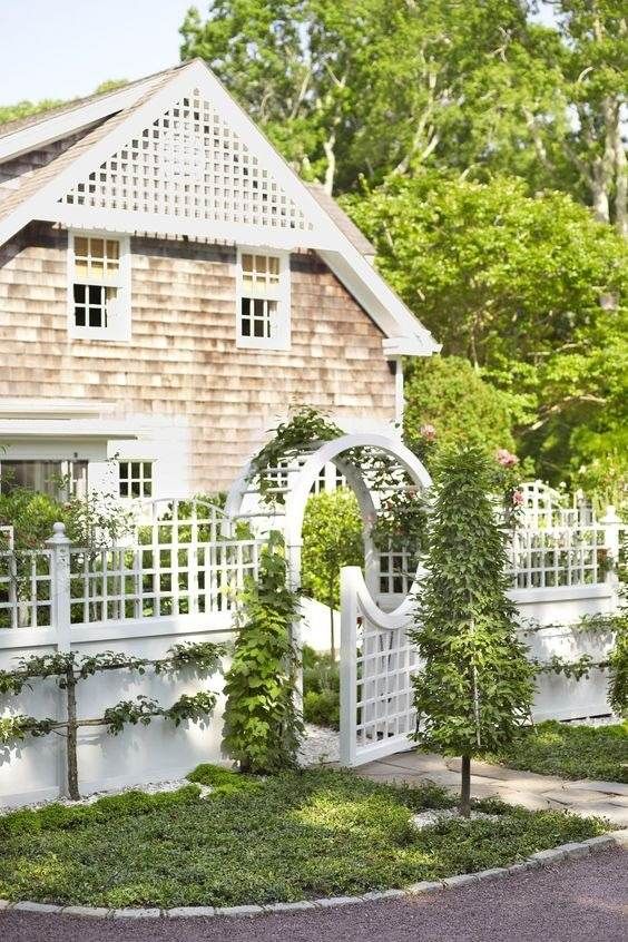 Charming Garden Gate Design Ideas for Small Spaces