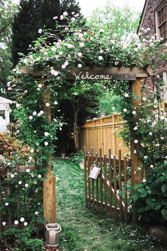 Charming Garden Gate Inspiration for Compact Outdoor Spaces