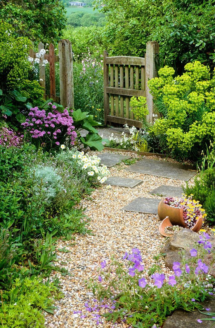 Charming Petite Garden Retreat