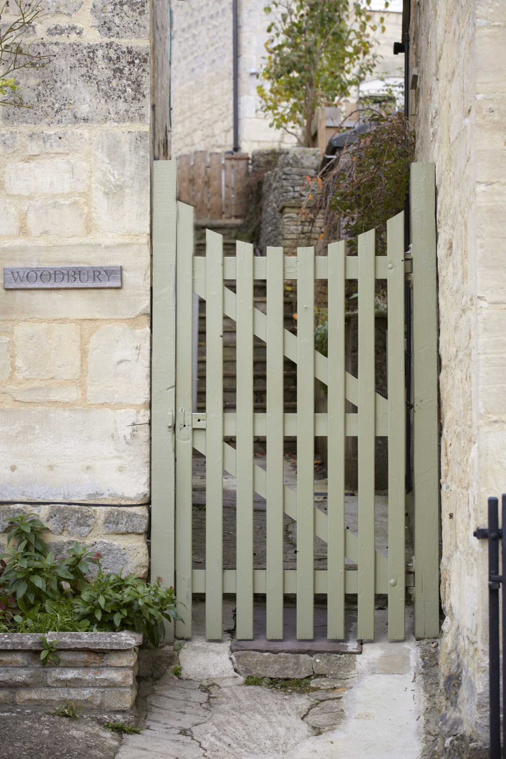 Charming Ways to Upgrade Your Garden Gate