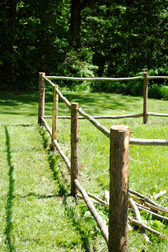 Charming Wooden Garden Fence: A Rustic Addition to Your Outdoor Space