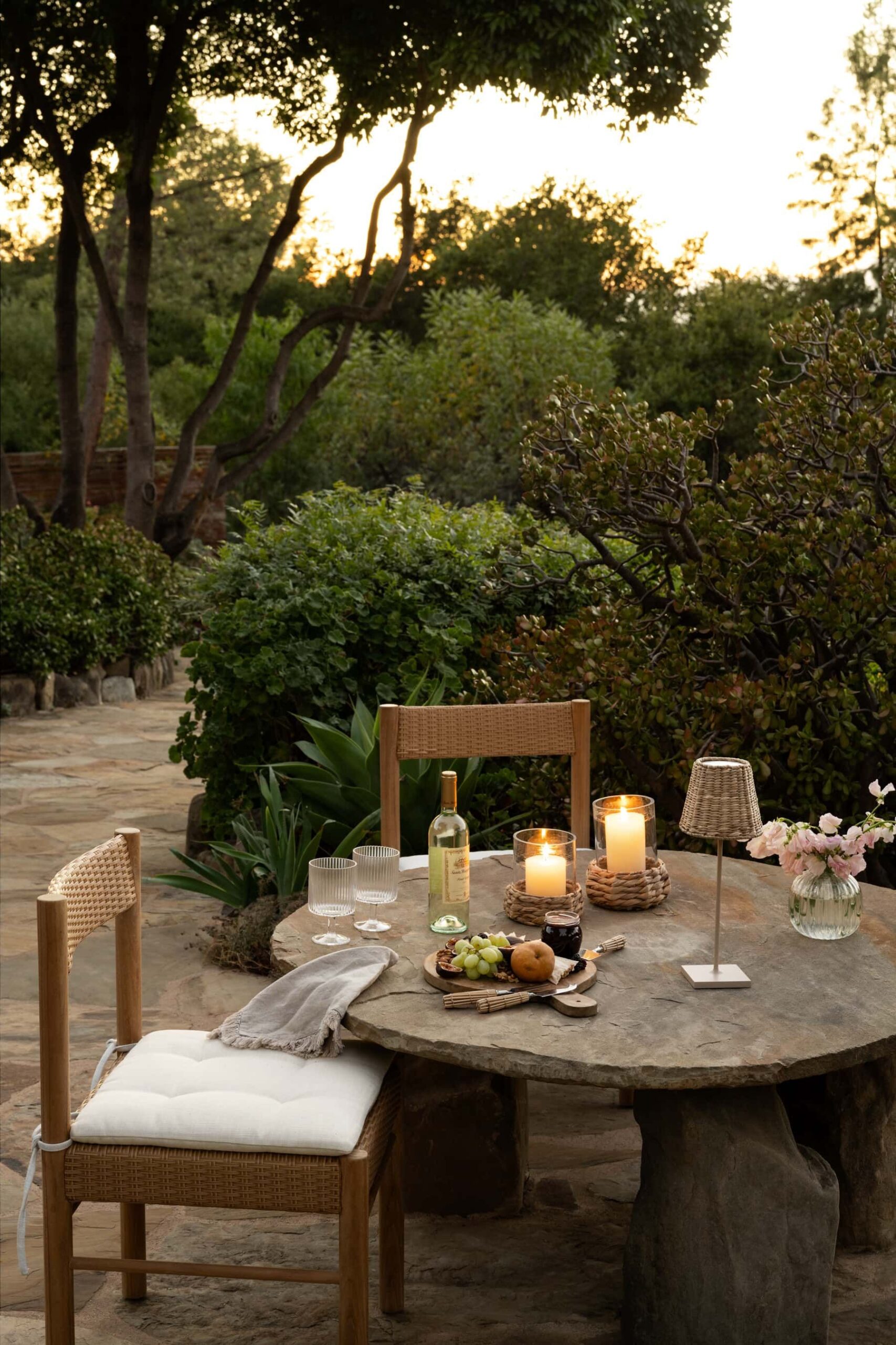 Compact Outdoor Table: The Perfect Solution for Cozy Outdoor Spaces