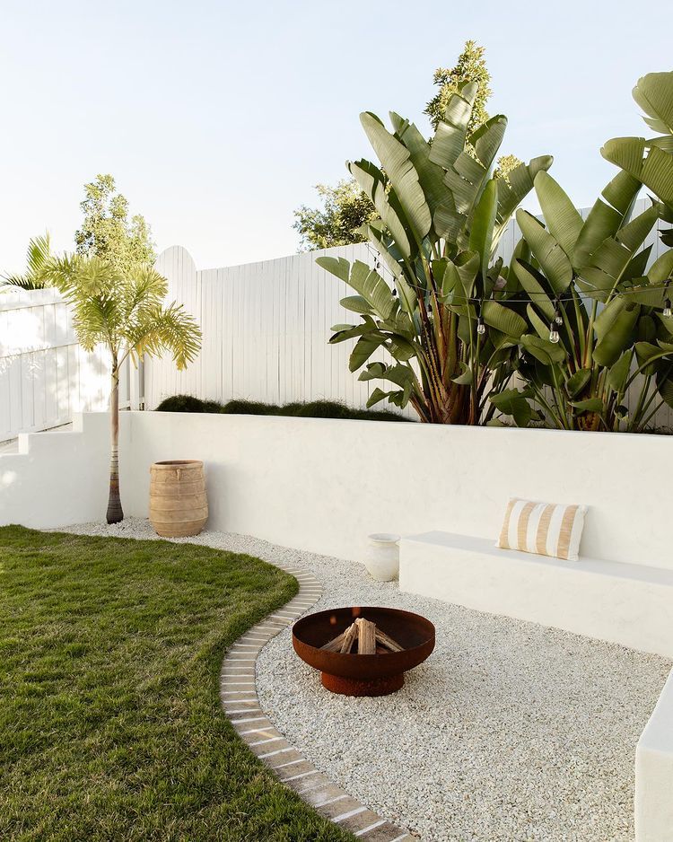Create a Welcoming Outdoor Oasis with a Beautiful Garden Patio