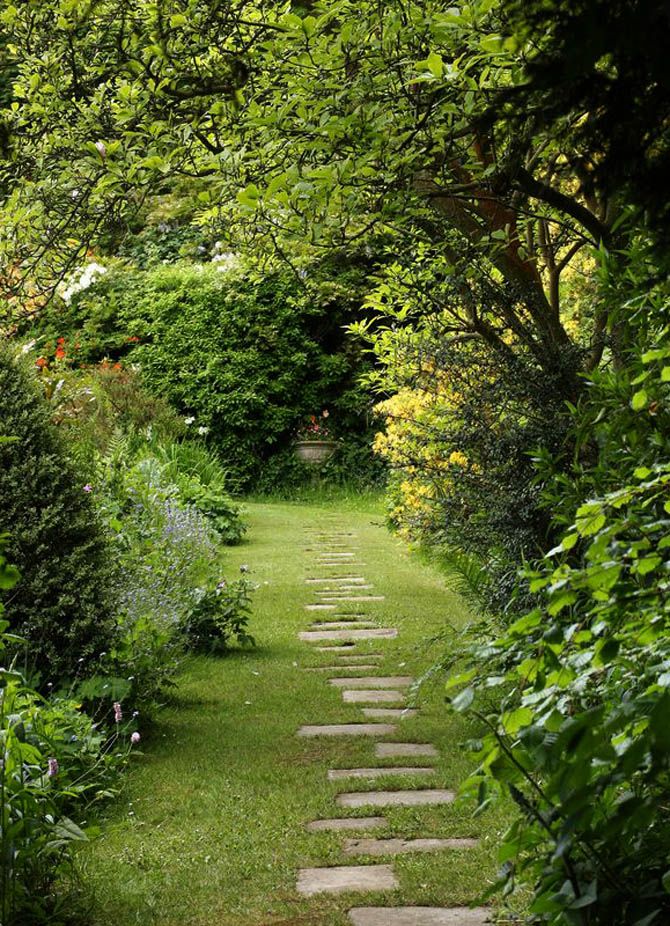 Creating Beautiful Garden Paths for a Lush Outdoor Oasis