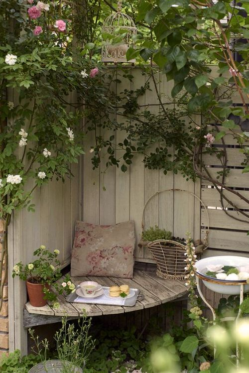 Creating Cozy Outdoor Spaces: The Art of Small Garden Design