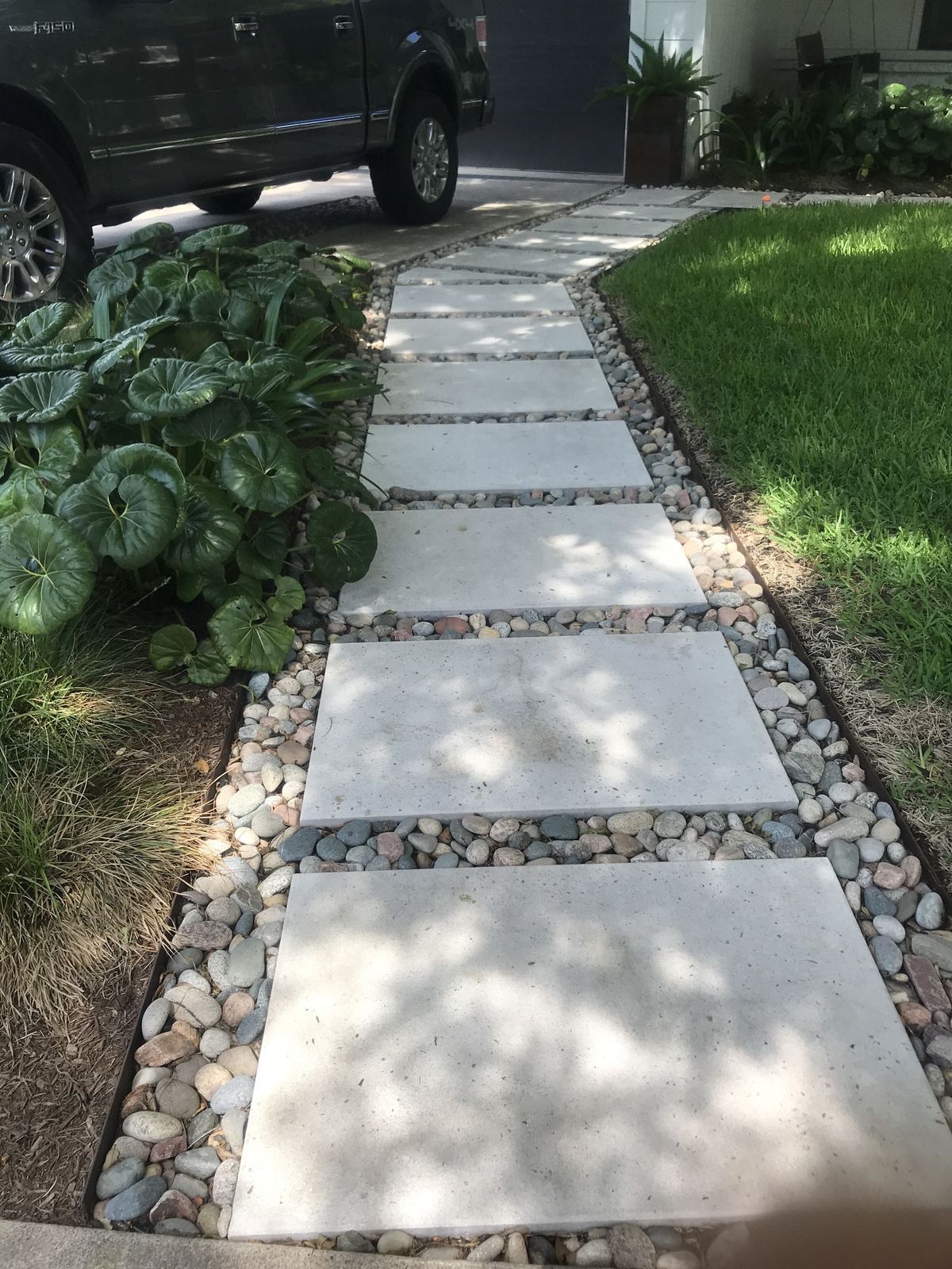 Creating a Beautiful Front Yard Walkway: A Guide to Enhancing Your Home’s Curb Appeal