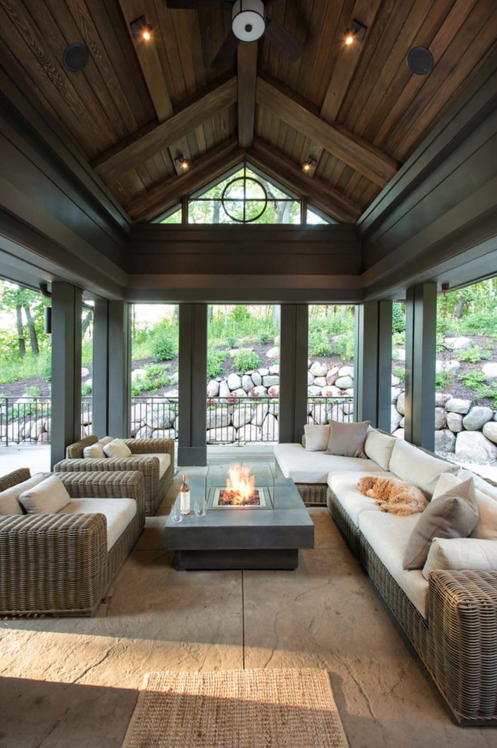 Creating a Cozy Retreat: Ideas for a Screened-In Back Porch