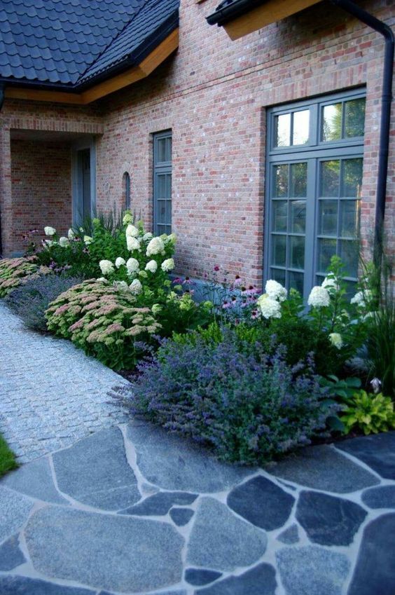 Creating a Stunning Front Garden Design