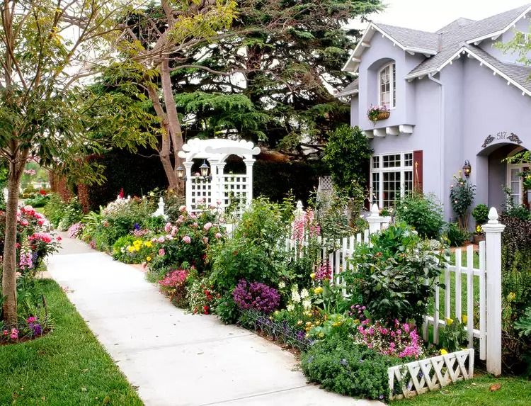 Creating a Stunning Front Yard Layout with Smart Landscaping Choices