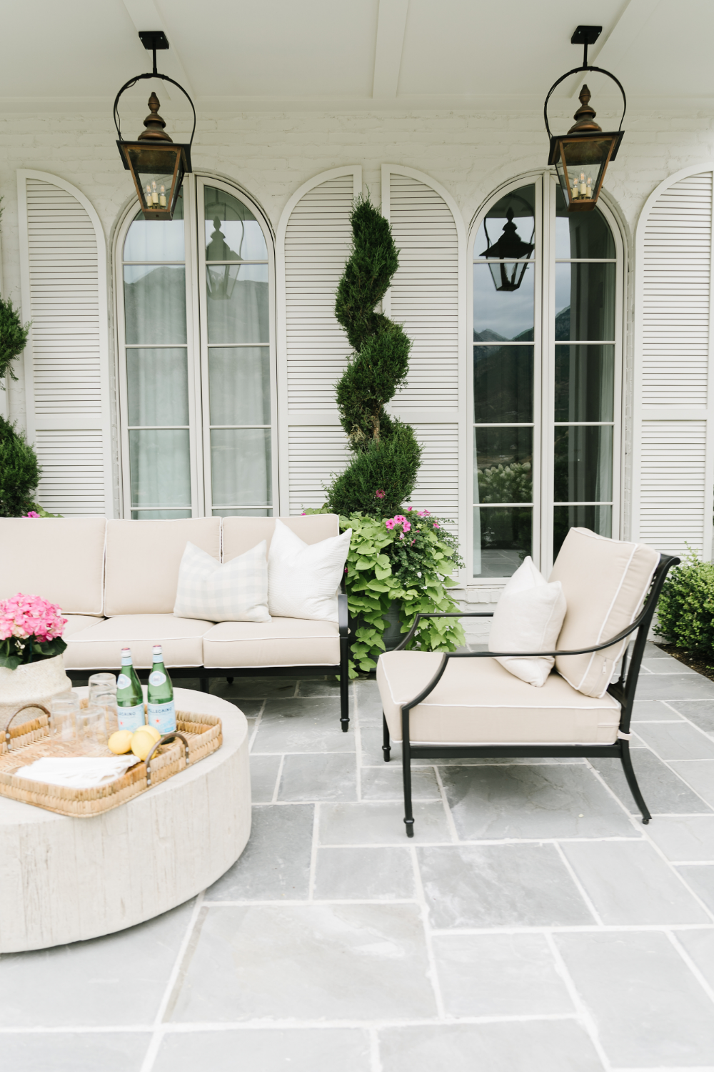 Creating a Stunning Front Yard Patio: Inspiring Ideas to Elevate Your Outdoor Space