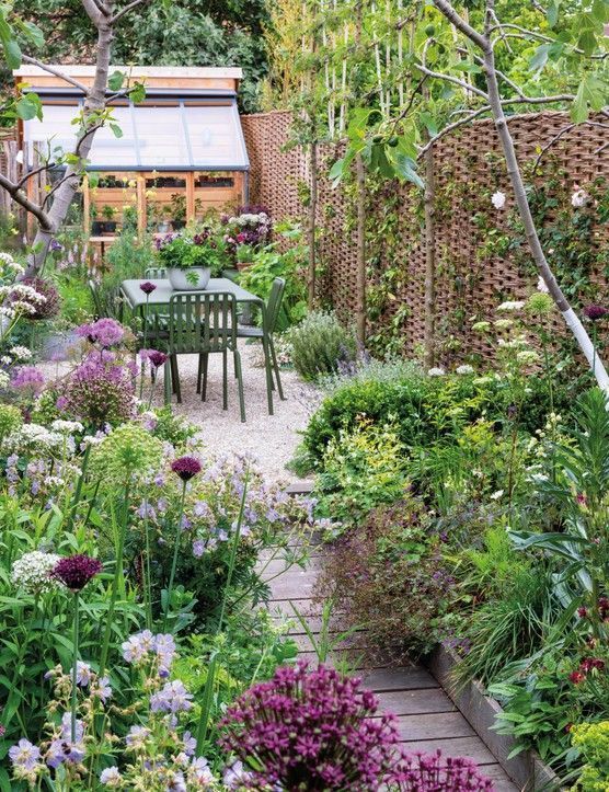 Creative Ways to Arrange Your Small Garden