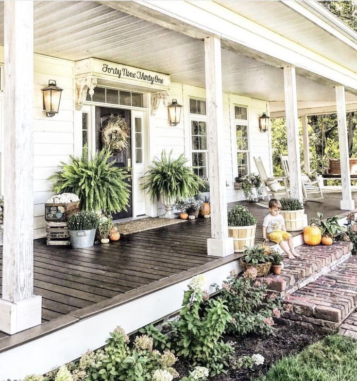Creative Ways to Enhance Your Front Porch Décor with Limited Space