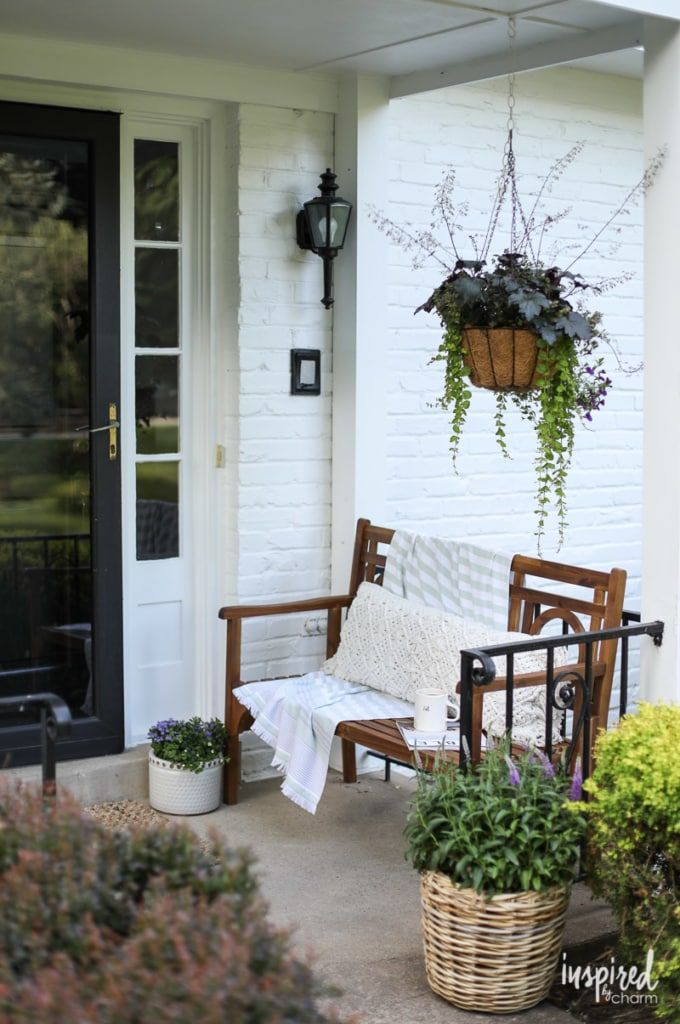 Creative Ways to Enhance Your Tiny Front Porch