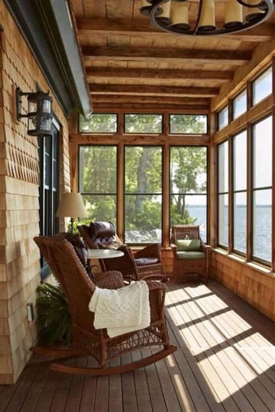 Creative Ways to Transform Your Back Porch into a Cozy Screened-in Retreat